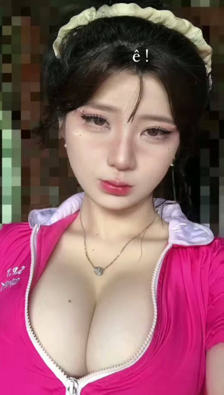 Bạn gái tôi là một con đĩ